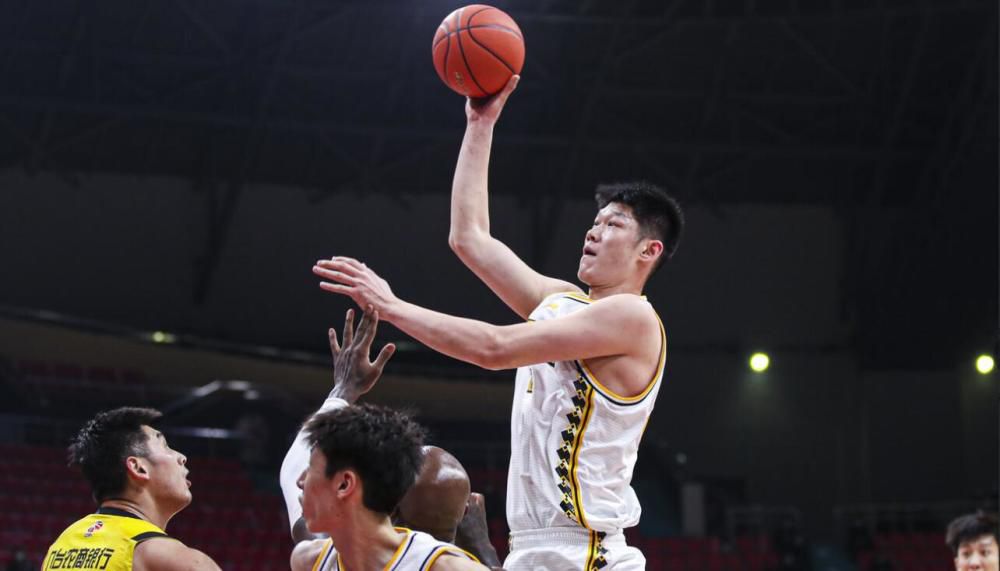 这位年仅16岁的小将是勒阿弗尔U19的首发中场，他经常因为进攻、技术和力量受到关注。